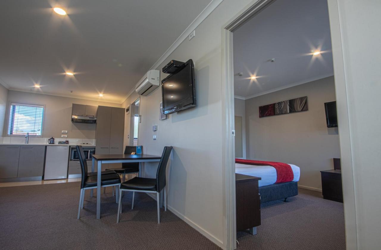Amity Court Motel Stratford Exterior photo
