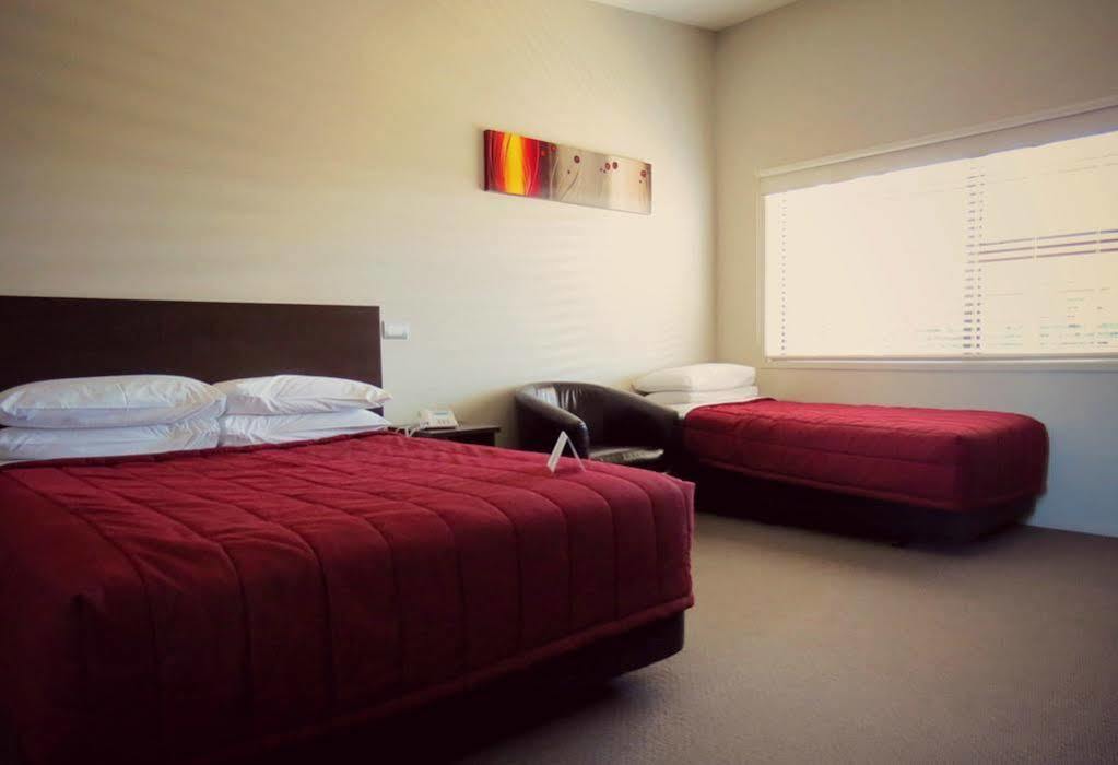 Amity Court Motel Stratford Exterior photo